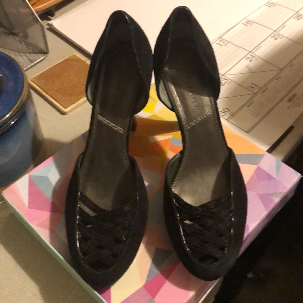 Vintage Tahari All leather and suede Heels.